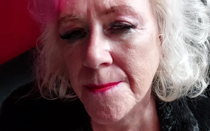 PureVicky66: Hottest German Granny Is Hotter Than Usual and Wants Fun!