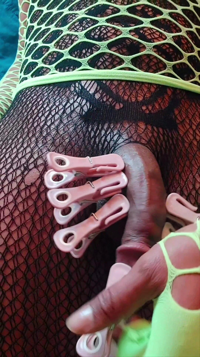 Milah CrossxxX: Pt2. Auto punition BDSM ballbusting výprask část 2