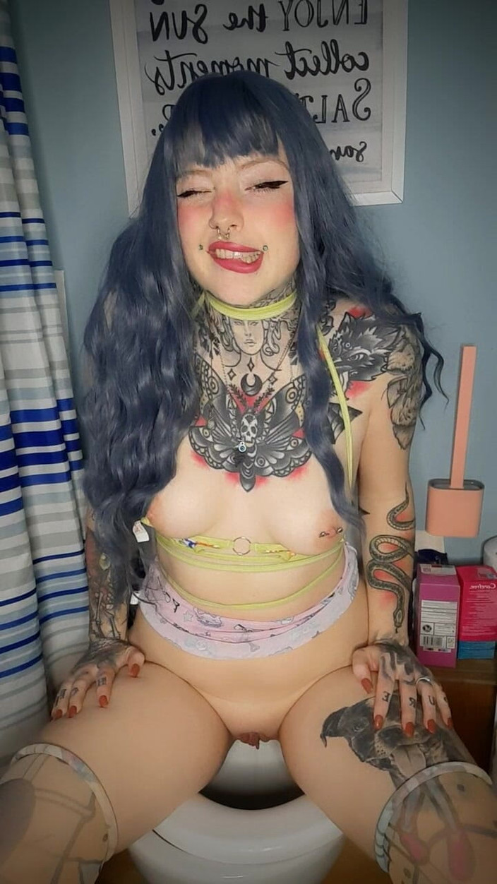 Yourfavecumslut: Por favor puedo orinar maestro