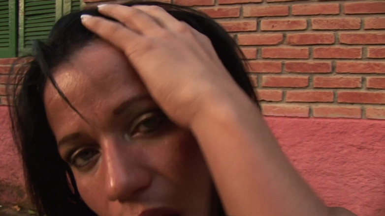 Wonder Shemale: Latina shemale Esmerelda Dias strokes off outdoors