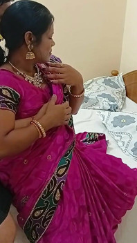 Fofa indiana com tesão garganta profunda boquete fodendo duro e nu sexo em saree