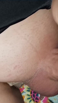 Gambe formose, calze nude e unghie e scarpe arrapante