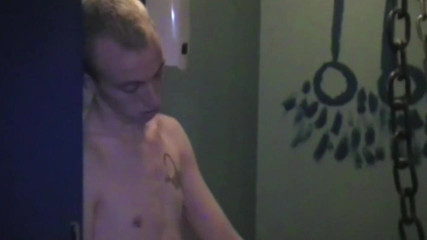Crunch Boy: Twink baise dans le sauna