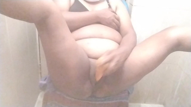 sexymusia1998: Detik lucu adik ipar memukulnya dengan bongkok yang menarik