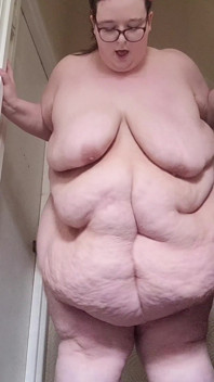 SSBBW STRIP TEASE and twirl
