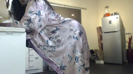 Legendary Booty Overdose: SSBBW Mum Teasing and Moaning