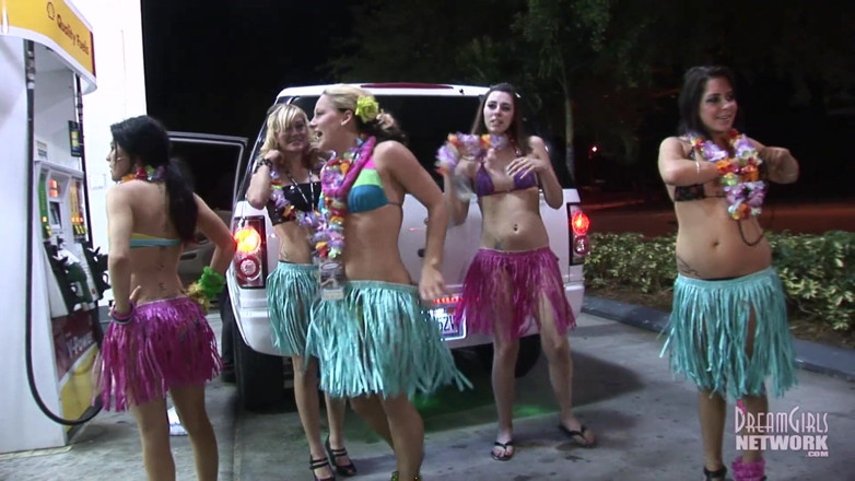 Dream Girls: Le ragazze della festa vestite per Luau si spogliano in...