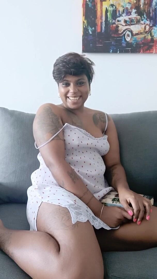 Ilariafajralilura: Gagică tamilă care vorbește murdar futută tare cu vibrator