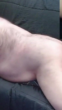 Ngentot memek dan masturbasi di sofa