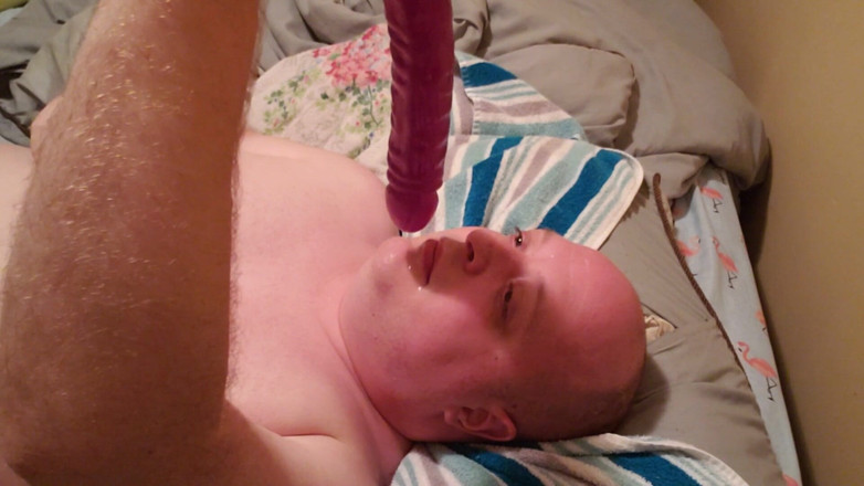 Charlieboy69: Diep in de keel dildo