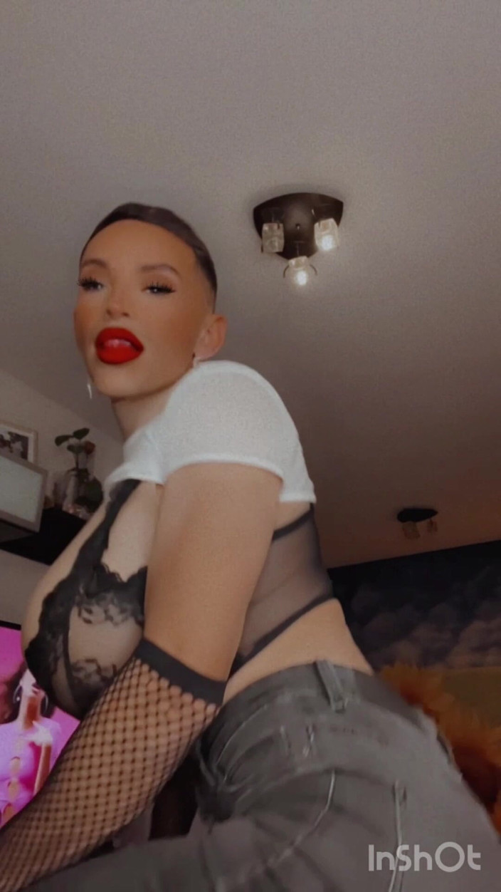 Sissy Slut Brianna: Ești gata să gâfâi după aer, iubito?