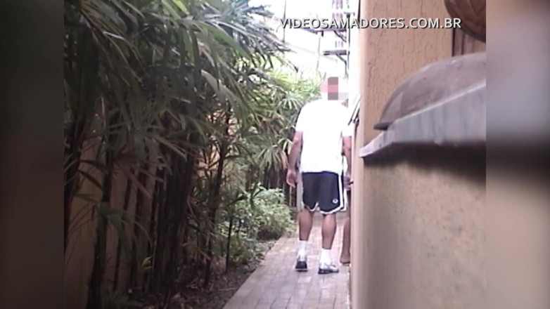 Amateurs videos: Junges paar fickt in einer abgelegenen ecke im garten