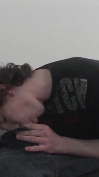 Vidéo exclusive sans capote : facial torride pour cette salope gay très excitée