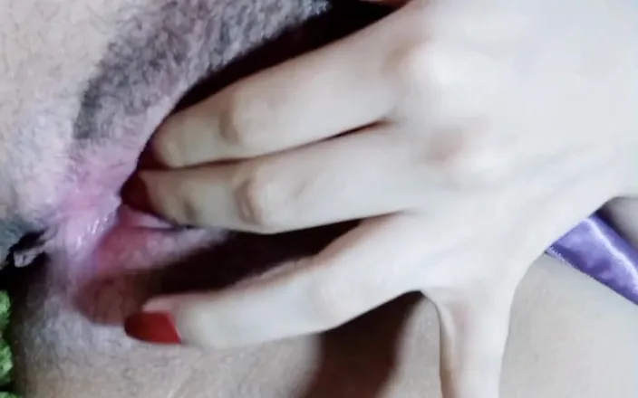 KittyGold: Before Leaving, She Wants to Wet Her Pussy a Little...
