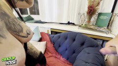 CuckoldHouse: Замужняя женщина с горячим желанием занимается сексом с другими мужчинами в то время как ее муж присутствует