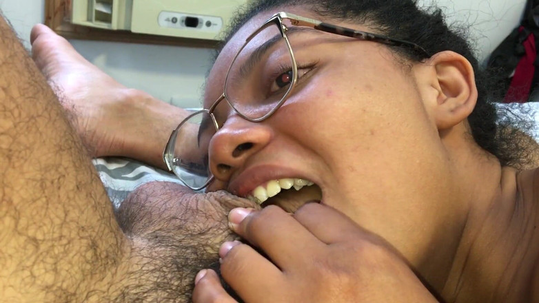 Pietro Montoya: 继女用唾液喝你的小便汁