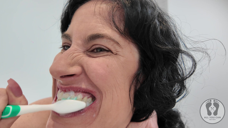 All You Can Fetish: Fetish mulut rutin dokter gigi closeup sambil topless