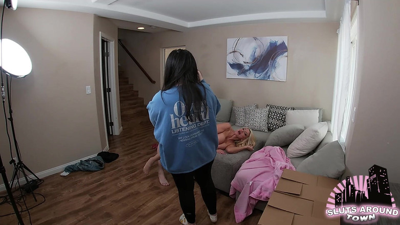 Sluts Around Town: Tukang pos ngasih paket seks sama bintang bokep