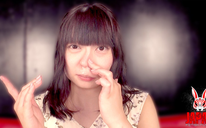 Japan Fetish Fusion: Himeka takahoshi在固定摄像头上舔她的鼻涕