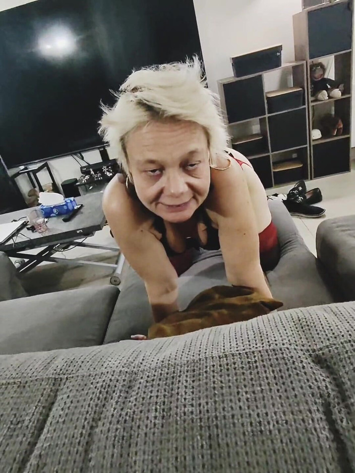 Sofy13: Er Fickt Meine Muschi Doggystyle Und Kommt Auf Meinen Arsch