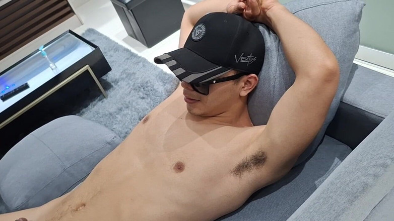 Bare skin man: Fajny czas