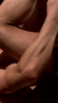 Korben David & Kennedy Carter, ledersex in einer schlinge