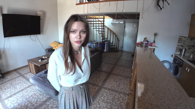 Alexa Poshspicy: VEDERE LA PERSOANA 1: Sora vitregă m-a rugat să nu înăuntru, dar...