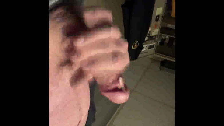 Tatted Daddy: Masturbazione e sborrata