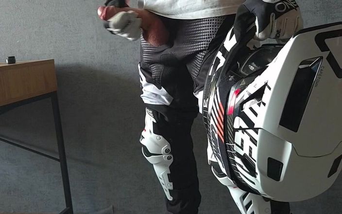 Sneakersmax98: MyMxhelmet上的奶油派