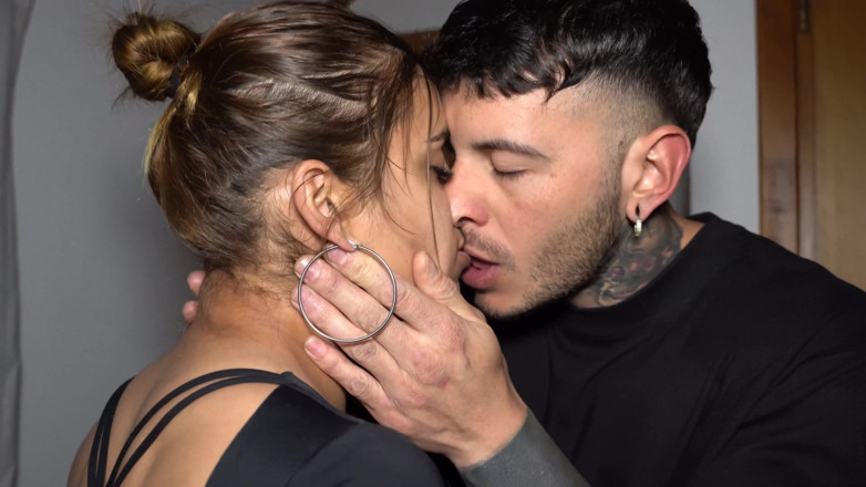 Knock Knock Club: Let Them Do It in Front of Me! My Girlfriend...