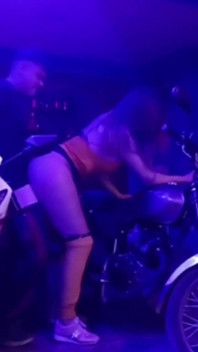 Motosikletli Erkekler Her Zaman Bana Çok Çekici Geldi, Bu Yüzden Bazi Arzularimi Onlarla Seks Yaparak Gerçekleştiriyorum