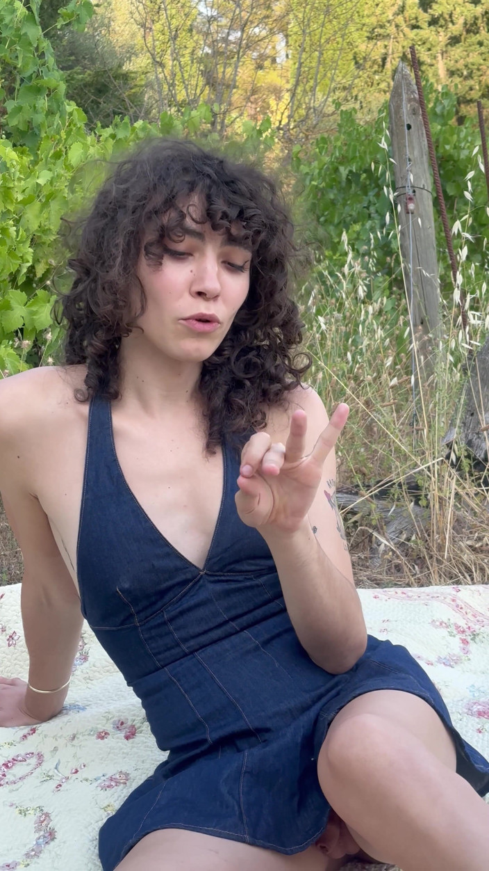 Avril Bloom: A Tgirl Fucks Herself with as Many Fingers as Possible