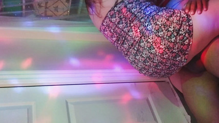 Horny wolves69: Sandy tận hưởng bản thân sau khi tắm