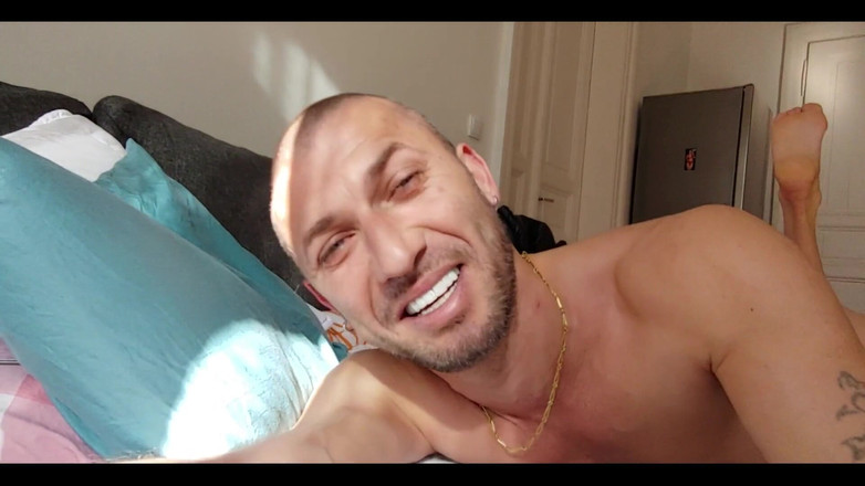 Boy jerking off: Ik werd wakker en wilde een video voor je maken
