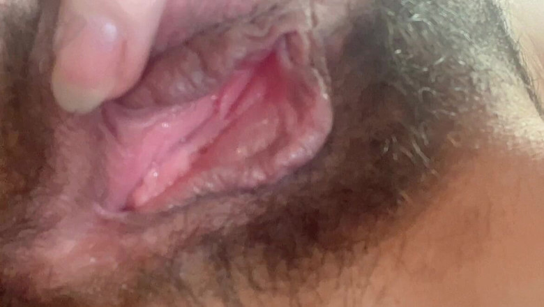 sweethanajapanese: Minik göt deliği kıllı amcık dudaklarını kapat