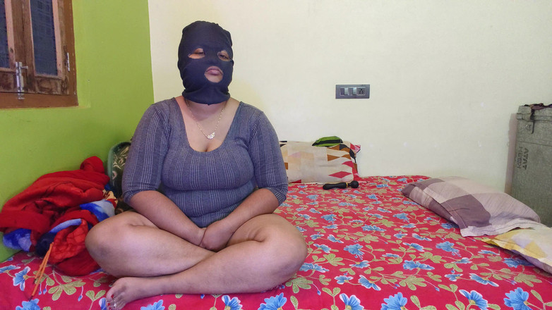 Hotty Mona: リアルな素人インド人カップルの誘惑的な寝室でのセックス