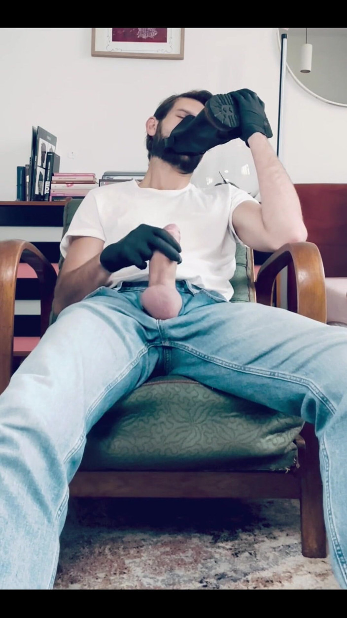 BohemianBoy: Ellerimde lateks, ayaklarımda deri