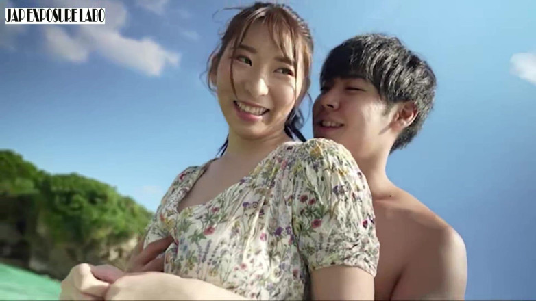 The Sexual Issues: Gravure Idol în culise în Okinawa, un moment îndrăzneț în afara camerei surprins discret