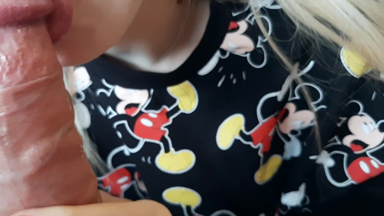 Sweet Hot mouth: Mini mouse succhia il cazzo