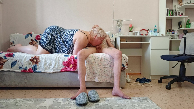 Zona901: Styvmamma suger kuk och får sperma i halsen