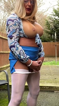 Amatör Crossdresser Kellycd2022 Sexig MILF i vita strumpbyxor