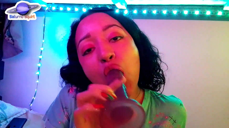 Saturno Squirt: SaturnO Squirta dentro il culo, strofina il clitoride e succhia...