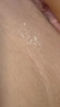 Bellissima Ragazza Bionda Si Scopa Con Un Grosso Dildo