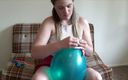 Tropical Lust: Kendra blåser upp sina ballonger