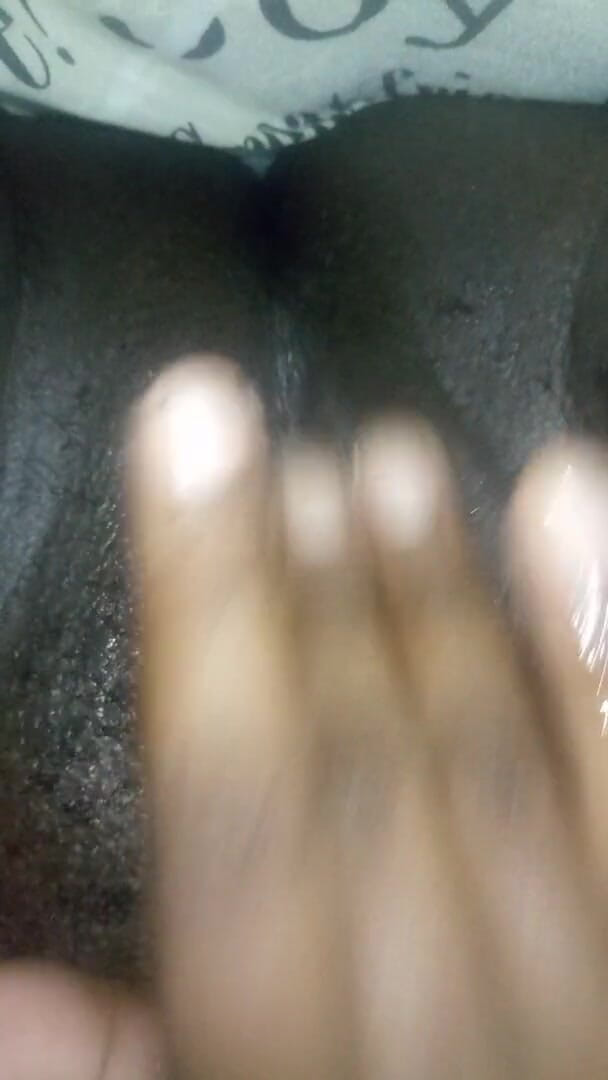 Sexy thando: Playing with my wet pussy