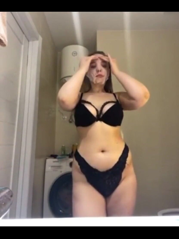 JuiceLussie: सुडौल खूबसूरत विशालकाय महिला इतनी हॉट चुदाई कर रही है