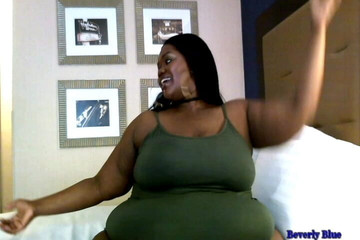 Beverly Blue: Beverly和面上气球