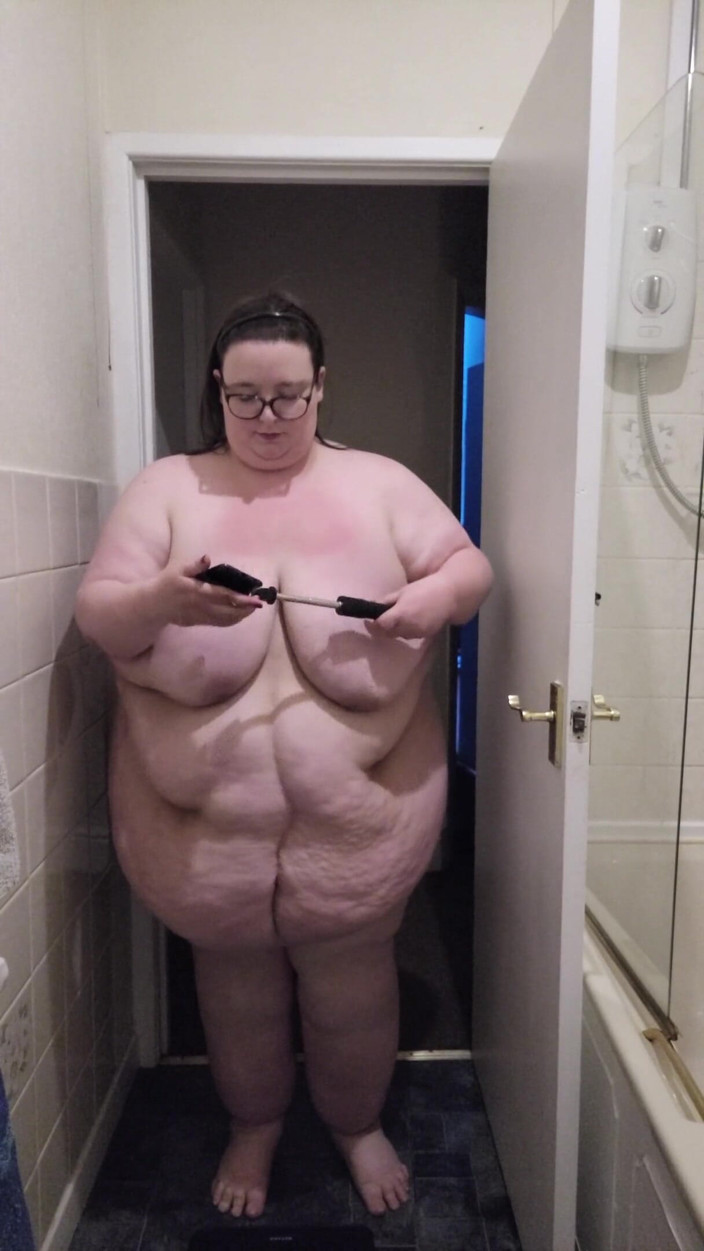 SSBBWLadyBrads: Naked weigh in end of August