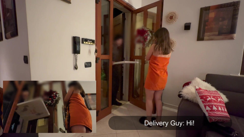 SweetJaneOfficial: Pizza Delivery Guy Gets an Accidental Flash From Nude Girl -...