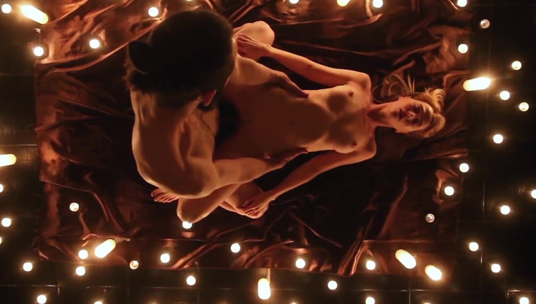 Karlos: Romantik Mum Işığında Seks